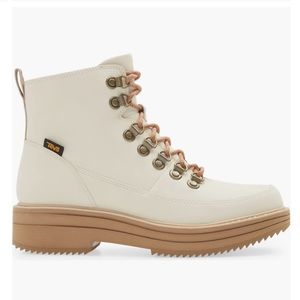 NWOT Teva Midform Boot (Women)